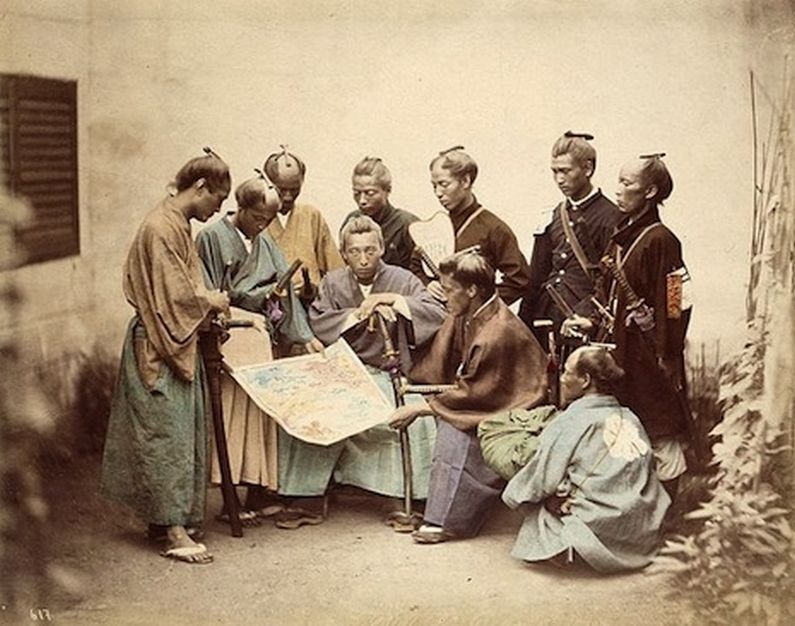 Samurais mit Landkarte
